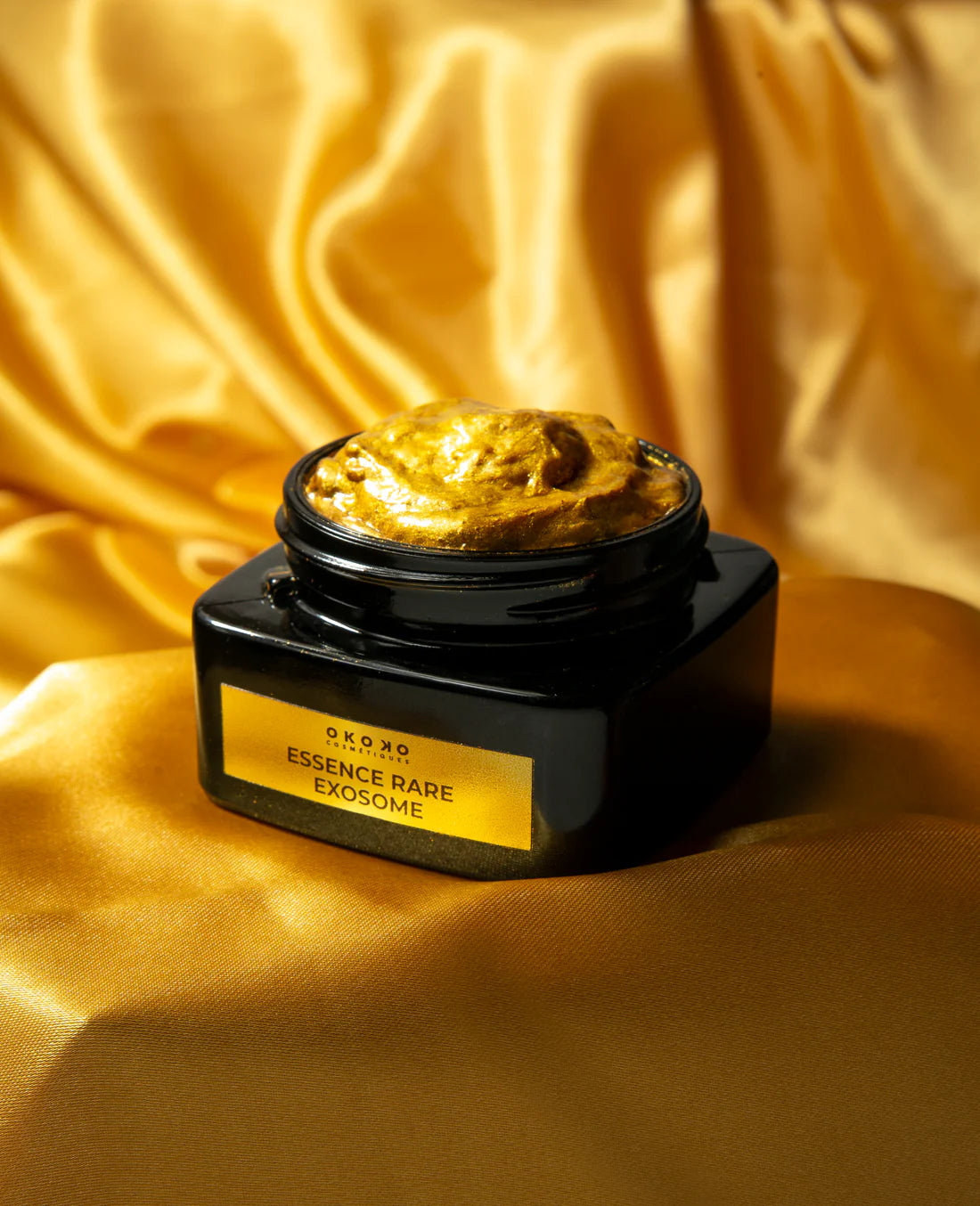 OKOKO Cosmétiques Essence Rare Exosome Gold Mask — luxurious brightening mask infused with peptides, colloidal gold, and licorice-derived exosomes for a luminous, revitalized complexion.